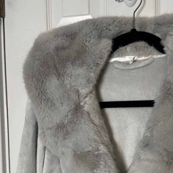 Pottery Barn Faux Fur Trim Hooded Robe Gray Plush Luxury Spa Gift Medium - Picture 5 of 10